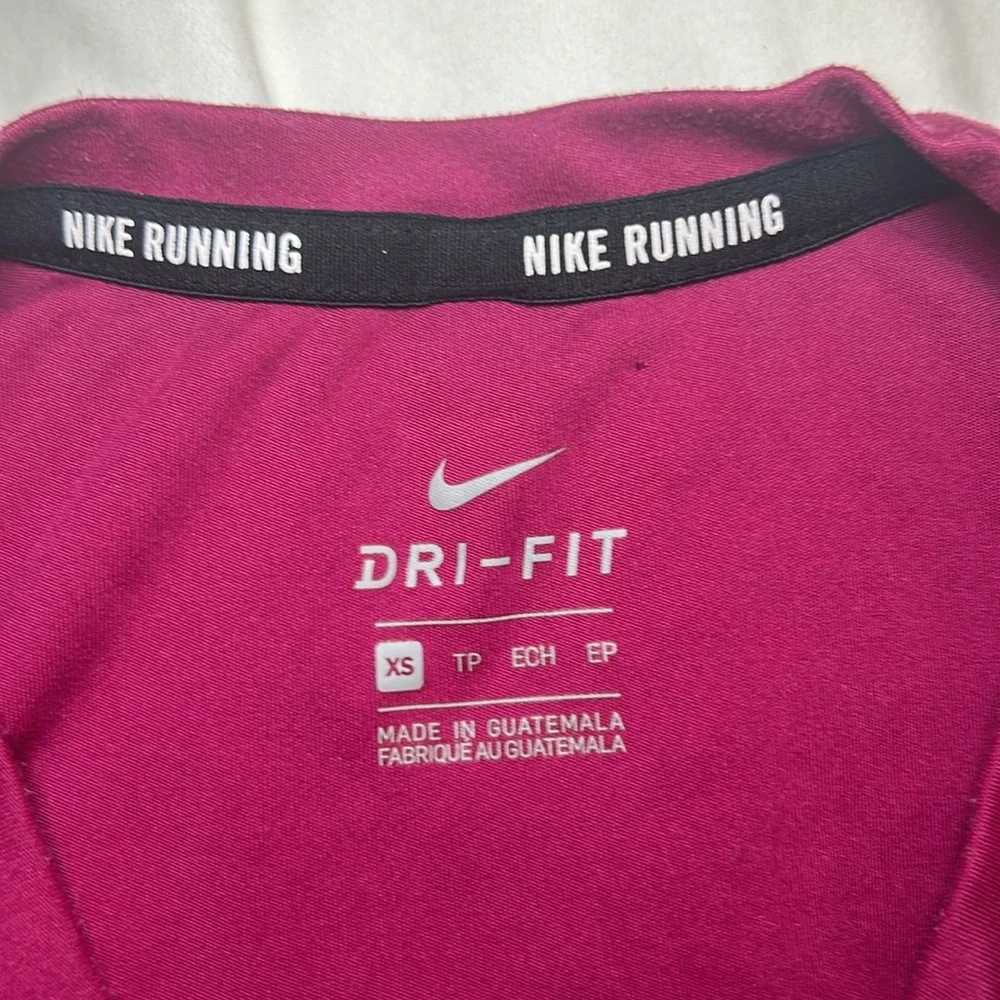 Short Sleeve Nike Running Shirt - Picture 2 of 3